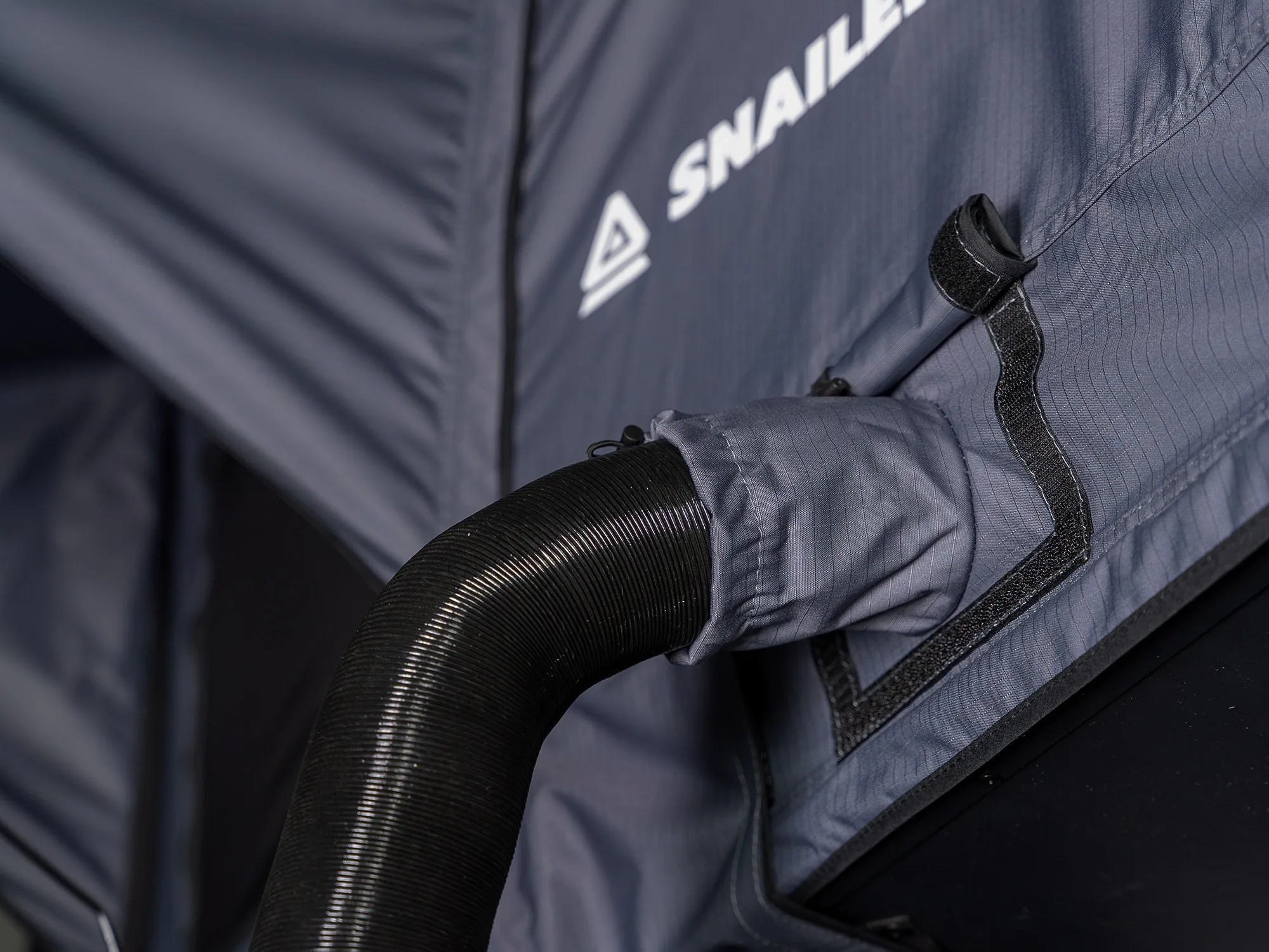 SNAILER® Abis - bočno otvarajući krovni šator s čvrstom školjkom