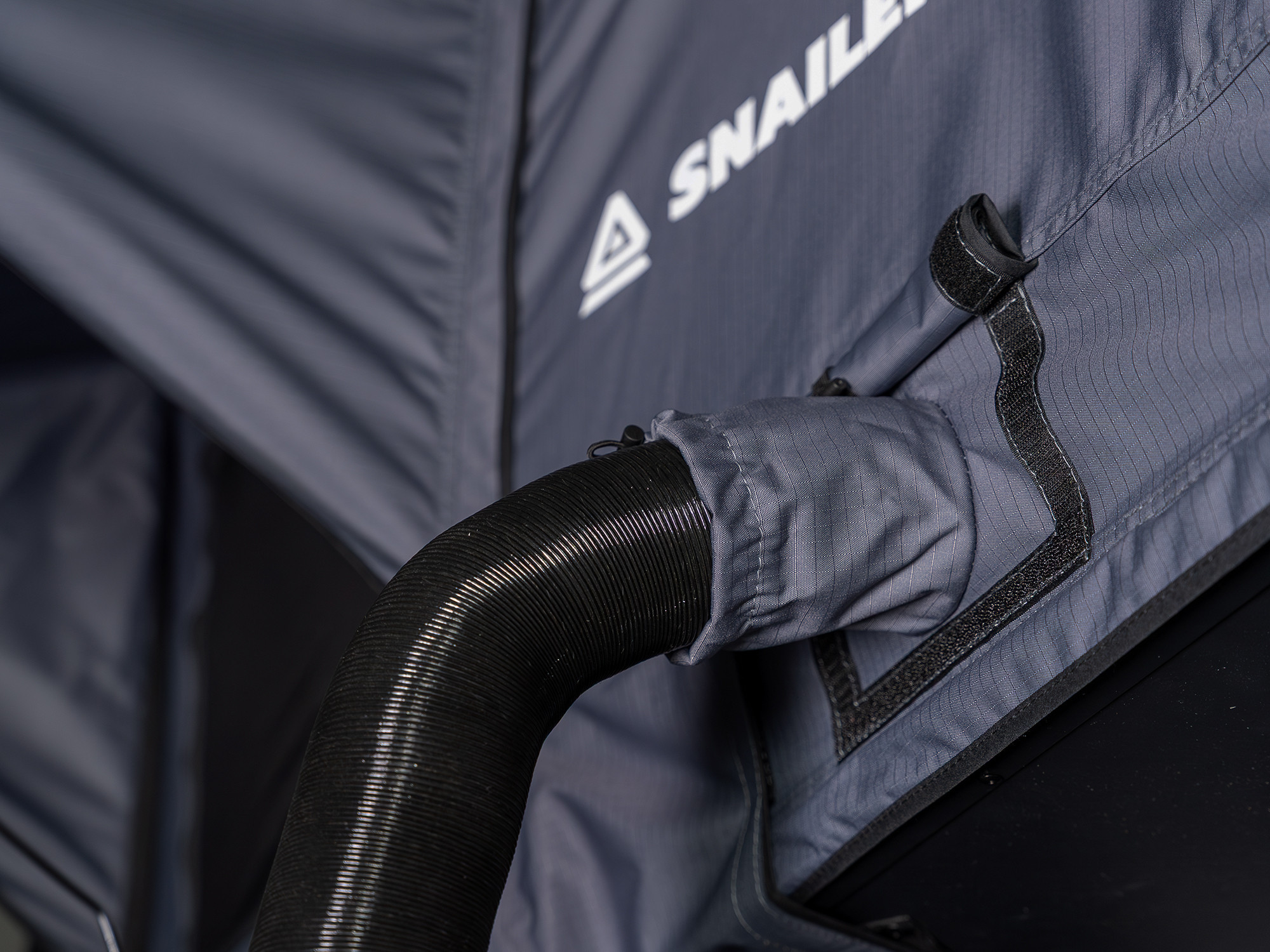 SNAILER® Abis - bočno otvarajući krovni šator s čvrstom školjkom